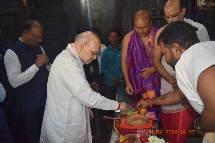 केंद्रीय गृहमंत्री अमित शाह यांनी घेतले श्रीअंबाबाईचे दर्शन