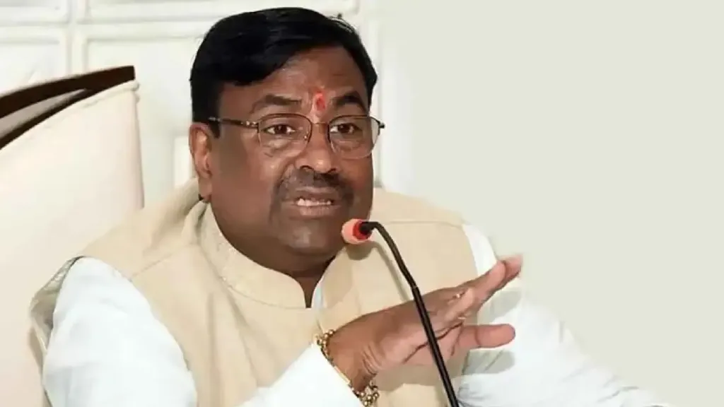 जंगल क्षेत्रात व शेजारील गावात वाघांचे हल्ले रोखण्यासाठी वाघांच्या स्थलांतरासह एआयचा वापर करु –  वनमंत्री सुधीर मुनगंटीवार